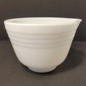Hamilton Beach Pyrex Vintage Milk Glass 4 Cup Mixing Bowl W/Spout Glass USA